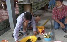 รีไซเคิลถาดเก่า เป็นป้ายสัญญาณจราจร ต้นทุนสุดถูก