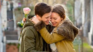 7 เรื่องน่ารำคาญ ของ คู่รักที่คบกันใหม่ๆ ที่คนรอบข้างรู้สึกได้