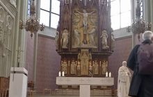 กระจกสีภาพเอ็กซเรย์ปอดในโบสถ์เยอรมนี