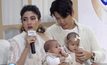 “ป๊อก-มาร์กี้” ควงลูกแฝดออกงานครั้งแรก ลั่นยังไม่ปิดอู่