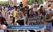 คึกคัก ลูกหลานจูงมือผู้สูงอายุฉีดวัคซีนตามนัด