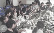 ชาวตรังส่งผลไม้แจก ปชช.ถวายบังคมพระบรมศพ