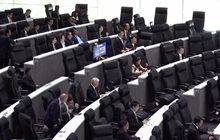 พุ่งเป้าอภิปรายงบ เรือดำน้ำ-เกณฑ์ทหาร