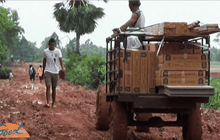 ชาวบ้านร้องเรียนเดือดร้อนถนนกลายเป็นโคลน