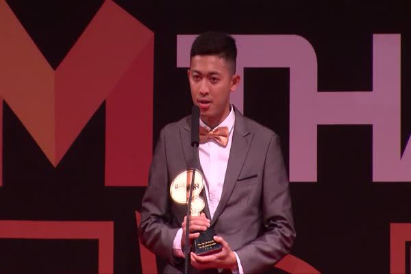 อาร์ม ศุภวุฒิ เถื่อนกลาง นักฟุตซอลทีมชาติไทย รับรางวัล Top talk about Sportsman
