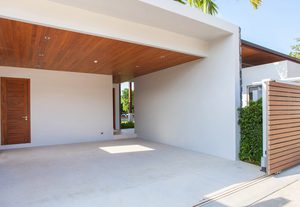 ประตูบ้าน ฝั่งซ้ายและขวา มีความหมายต่างกันอย่างไร ?