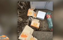 ทัวร์พาลูกค้าเที่ยวนอก ทิ้งกล่องหมูทอดเกลื่อน