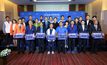 คิง เพาเวอร์ มอบสนามฟุตบอลหญ้าเทียม ปี 6 ชวน โค้ชเต้ แนะนำการฝึกเยาวชนไทย