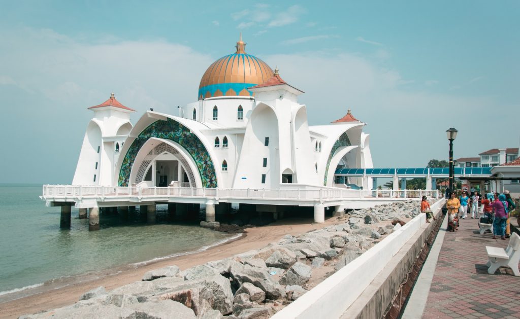 4.มัสยิดลอยน้ำแห่งมะละกา (Masjid Selat Melaka)