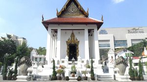 วัดปทุมวนาราม ราชวรวิหาร สถานปฏิบัติธรรมร่มรื่น เงียบสงบ