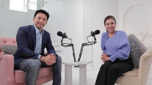 พี่แหม่ม หัวใจใหญ่กว่ามะเร็ง เปิดประเดิม Podcast EP1 พบศัลยแพทย์ชื่อดัง ‘หมอสอง นพ.นพรัตน์’ เปิดใจการเสริมหน้าอก เสี่ยงมะเร็งจริงหรือไม่?