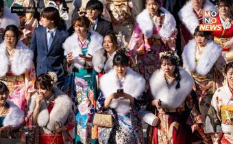 สาวญี่ปุ่นแต่งชุดกิโมโน ฉลอง ‘วันบรรลุนิติภาวะ’