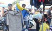 ตลาดนัดเบตง เสื้อกันหนาวมือสองขายดี