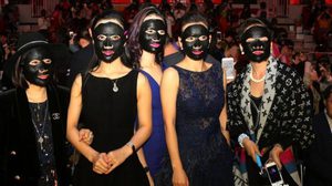 พี่จีนจัดให้! มหกรรม มาส์กหน้าหมู่ ทุบสถิติโลก …เพื่อ ?!!!