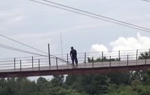 เร่งซ่อมสะพานข้ามแม่น้ำน่าน จ.พิษณุโลก หลังเหล็กยึดสลิงขาด