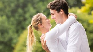 โปรยเสน่ห์ 8 วิธี ให้ เพศตรงข้าม แบบไม่ทิ้งความเป็นคุณ