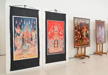 ไอคอนสยาม ขอเชิญร่วมค้นหา สำรวจ และตีความ “ความเป็นไทย” ผ่านงานศิลปะในมุมมองของศิลปินรุ่นเยาว์ จากมหาวิทยาลัยเพาะช่างฯ วันนี้ – 16 เมษายน 2568