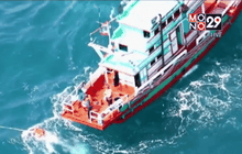 เร่งช่วยเหลือนักท่องเที่ยว ถูกคลื่นลมซัดเรือหวิดอับปาง