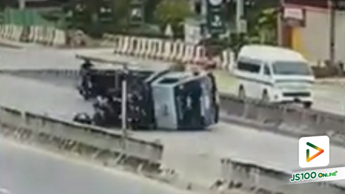 นาทีรถบรรทุกคนงานพลิกตะแคง เชิงทางขึ้นสะพานข้ามแยกเมืองทอง คนงานบาดเจ็บ (1-11-62)