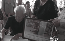 ตาวัย 90 ปี บุคคลในภาพเฝ้าฯ รับเสด็จ ร่วมลงนามไว้อาลัย
