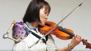 สาวญี่ปุ่นพิการแขน หัวใจนักดนตรี โชว์เดี่ยวไวโอลินเพราะจับใจ สร้างแรงบันดาลใจคนทั่วโลก