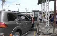 คนขับหลับในพุ่งชนด่านตรวจยะลา