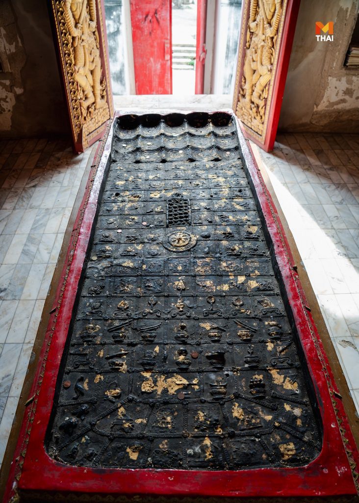 รอยพระพุทธบาทจำลอง