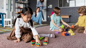 10 ปัจจัยสำคัญที่พ่อแม่ควรพิจารณาก่อนเลือกสถานรับเลี้ยงเด็ก