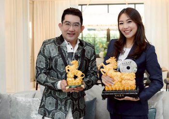 อ.คฑา ชินบัญชร ชวนสัมผัสบ้านเดี่ยวสุดหรูพร้อมมอบสิทธิพิเศษ ให้ทุกการจองบ้านกับ “ร่มเย็น อิฟินิตี้” รับสิทธิ์ดูฮวงจุ้ย-ฤกษ์ขึ้นบ้านใหม่ฟรี!