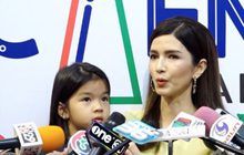 “โบว์ แวนดา” เคลียร์ดราม่าใช้สิทธิพิเศษพา “มะลิ” เจอ “ลิซ่า”