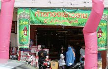 ชาวมุสลิมจับจ่ายรับเทศกาลฮารีรายอ
