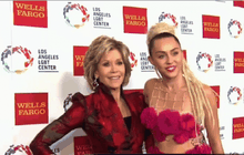 “เจน ฟอนดา” รับรางวัลจากกลุ่ม LGBT