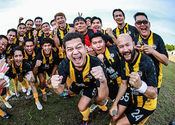 ทีมฟุตบอลสิงห์ออลสตาร์ ดวล ทีมแพทย์ มศว. หาทุนตรวจคัดกรองมะเร็งลำไส้