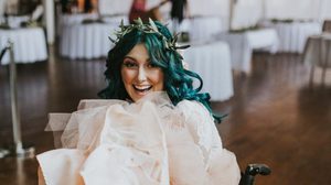 ใจสู้!! เจ้าสาว ป่วยเป็นอัมพาต จนสามารถเดินได้อีกครั้ง ใน วันแต่งงาน!!