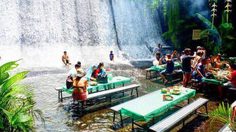 ร้านอาหารกลางน้ำตก Labassin Waterfall Restaurant ที่ฟิลิปปินส์