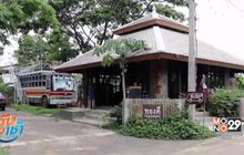 ไม่เหมือนใคร ร้านพิซซ่าแนวใหม่นั่งกินบนรถบัส