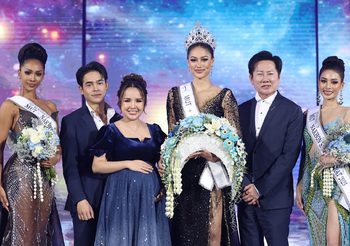 เธอคือจักรวาลเมืองคอน “กิ๊ฟ กมลพร ทองพล” ครองตำแหน่ง มิสยูนิเวิร์ส นครศรีธรรมราช 2025