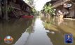 น้ำท่วมชุมชนตลาดเก่าปราจีนบุรีเริ่มเหม็นเน่า