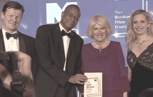 “พอล บีตตี้” คว้ารางวัล “Man Booker 2016”
