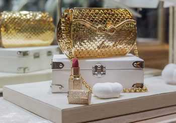 บิวตี้ เจมส์ สร้างสรรค์อัญมณีสุดล้ำค่า ถ่ายทอดผ่าน 12 เครื่องประดับ กับจุดเด่น 12 ประเทศทั่วโลก ชวนคิดถึงการท่องเที่ยวต่างแดน