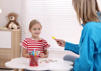 ที่สอนภาษาอังกฤษเด็ก 3 ขวบที่ไหนดี มั่นใจด้านการสอน สังคมดี เด็กเรียนสนุก!