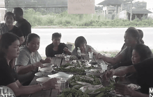 ร้านซื้อของเก่าใจบุญ เลี้ยงขนมจีนน้ำยา-ผัดไทยฟรี!