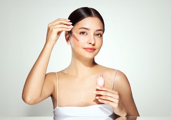 อยากฟื้นฟูผิวหน้าหมองคล้ำให้กลับมาสดใส เปล่งปลั่ง สุขภาพดี เลือกใช้เซรั่มหน้าใสแบบไหนดี