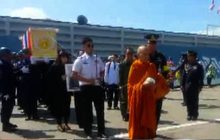 จัดพิธีรับศพนักบินกริพเพนอย่างสมเกียรติ