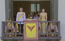 ​ในหลวง – พระราชินีเสด็จออกสีหบัญชร พสกนิกรปลื้มปิติ