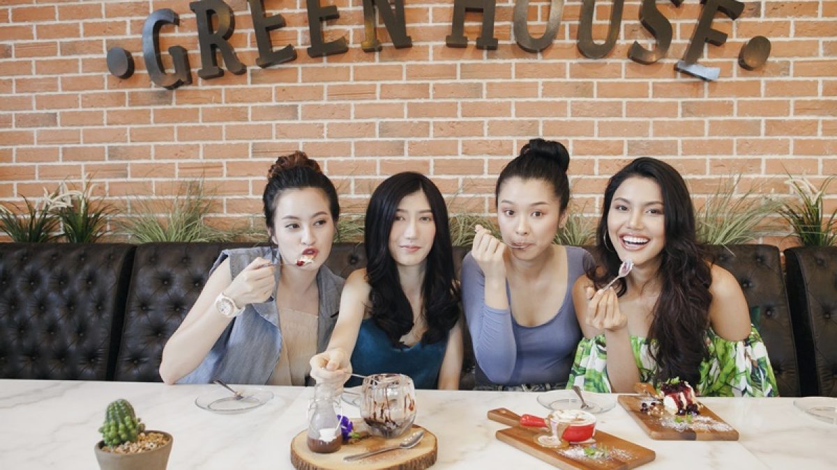 สาวๆชวนมานั่งชิลกับร้านบรรยากาศดีๆที่ "Green House Bistro"