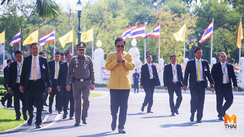 ผลการสำรวจพบ นักการเมืองที่คนไทยอยากรดน้ำดำหัวมากที่สุดคือ “ลุงตู่”