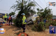 นาทีชีวิต ช่วยคนขับรถส่งน้ำแข็งหลับในอัดก๊อปปี้เสาไฟฟ้าข้างทาง