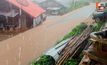 พะเยาอ่วม! ฝนถล่มบ้านปางปูเลาะ น้ำป่าหลากท่วมถนน เตือนพื้นที่ลุ่มน้ำเตรียมรับมือ