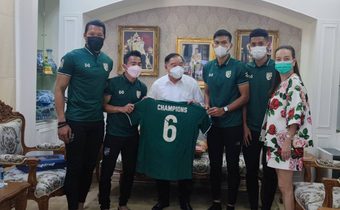“มาดามแป้ง” นำทัพช้างศึกสวัสดีปีใหม่ “ลุงป้อม” หลังคว้าแชมป์ซูซูกิคัพ